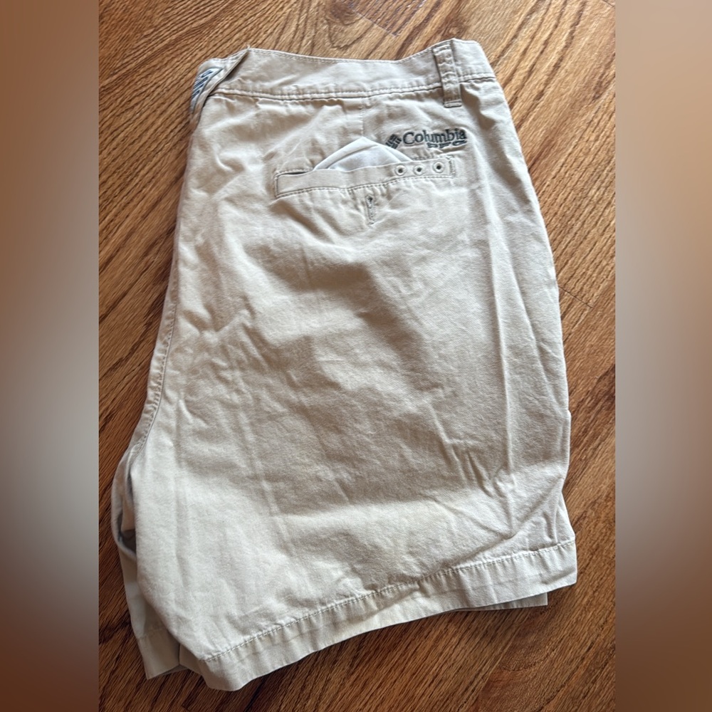 Columbia Light Khaki Outdoor Shorts